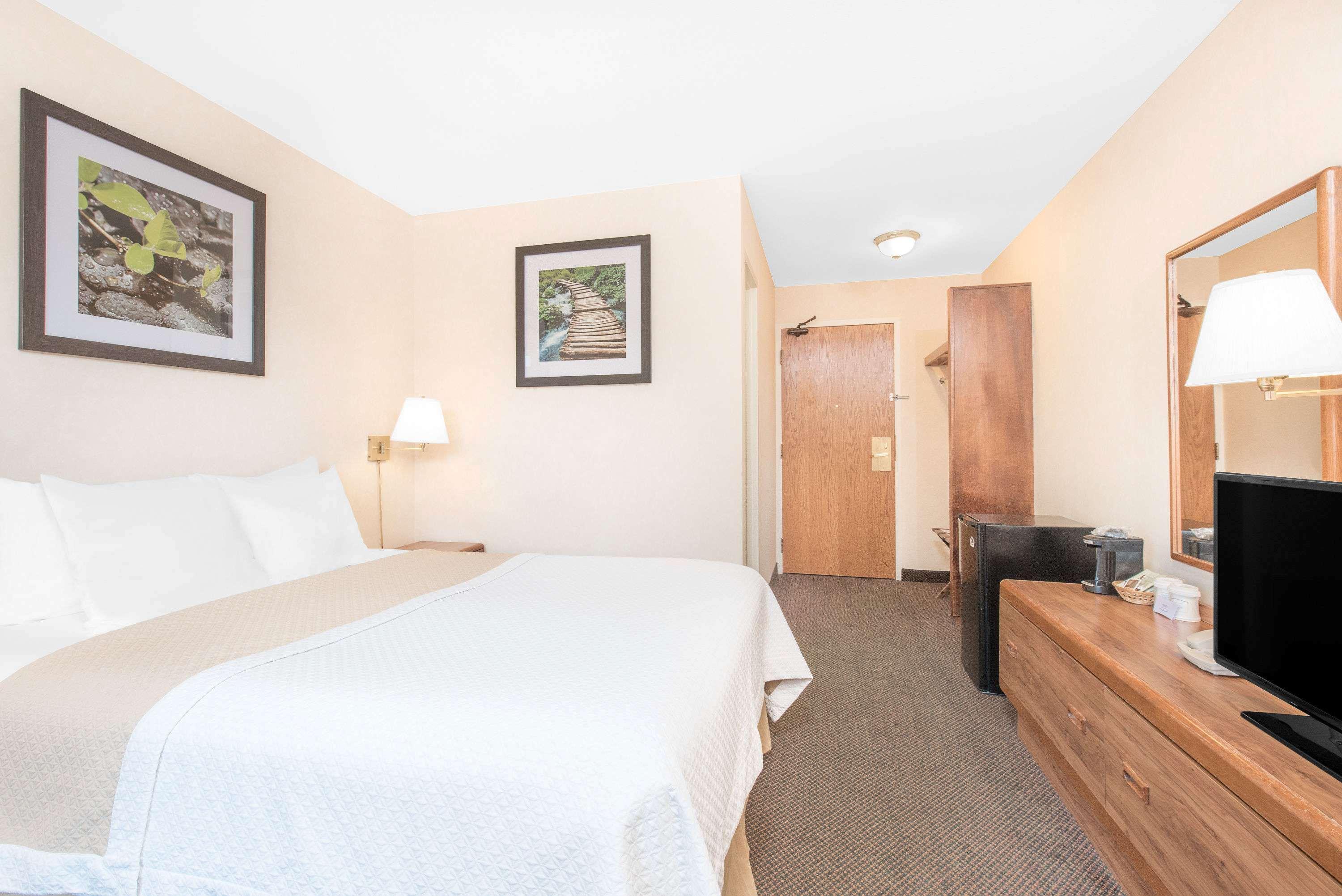 Days Inn By Wyndham West Рапид Сити Екстериор снимка