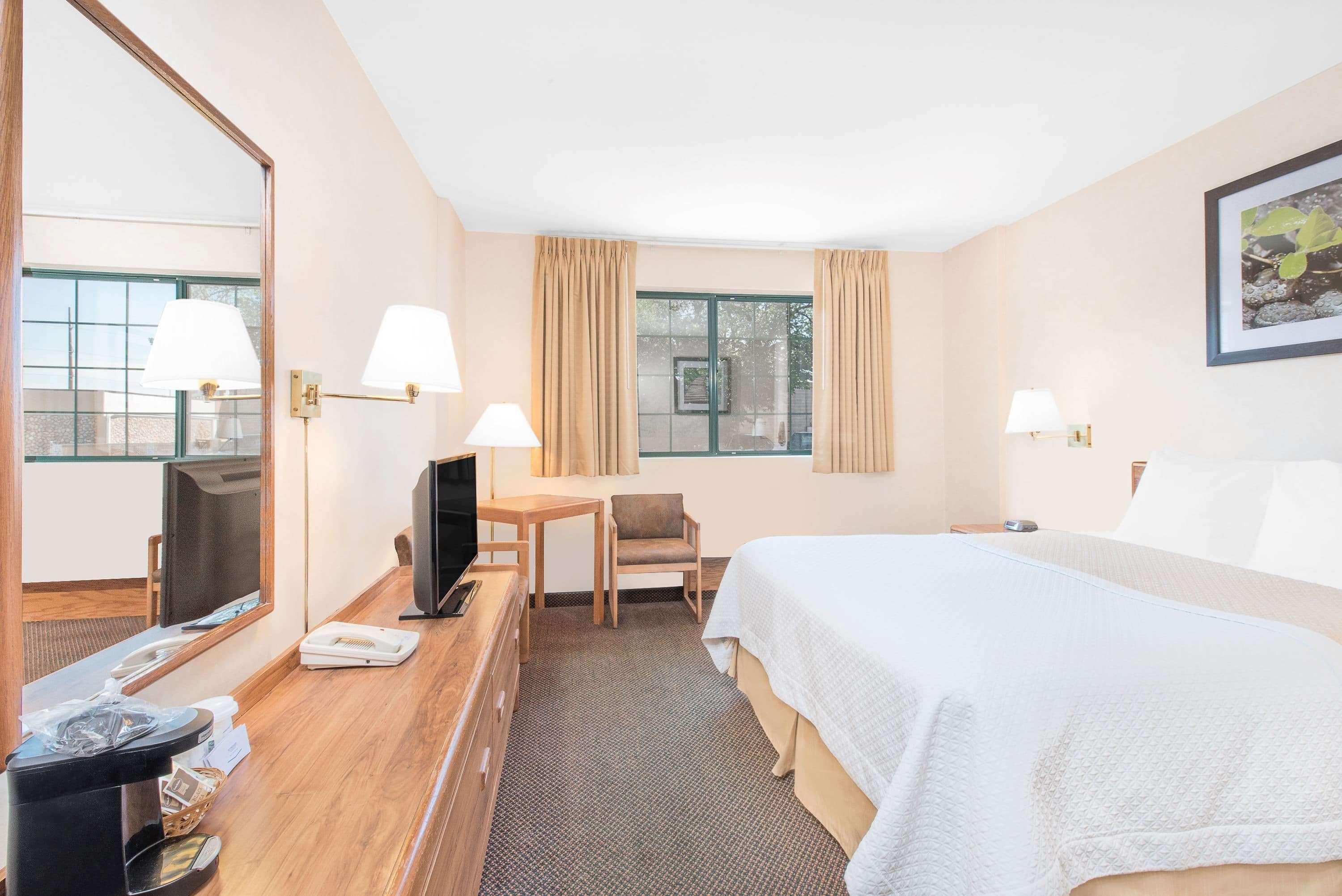 Days Inn By Wyndham West Рапид Сити Екстериор снимка