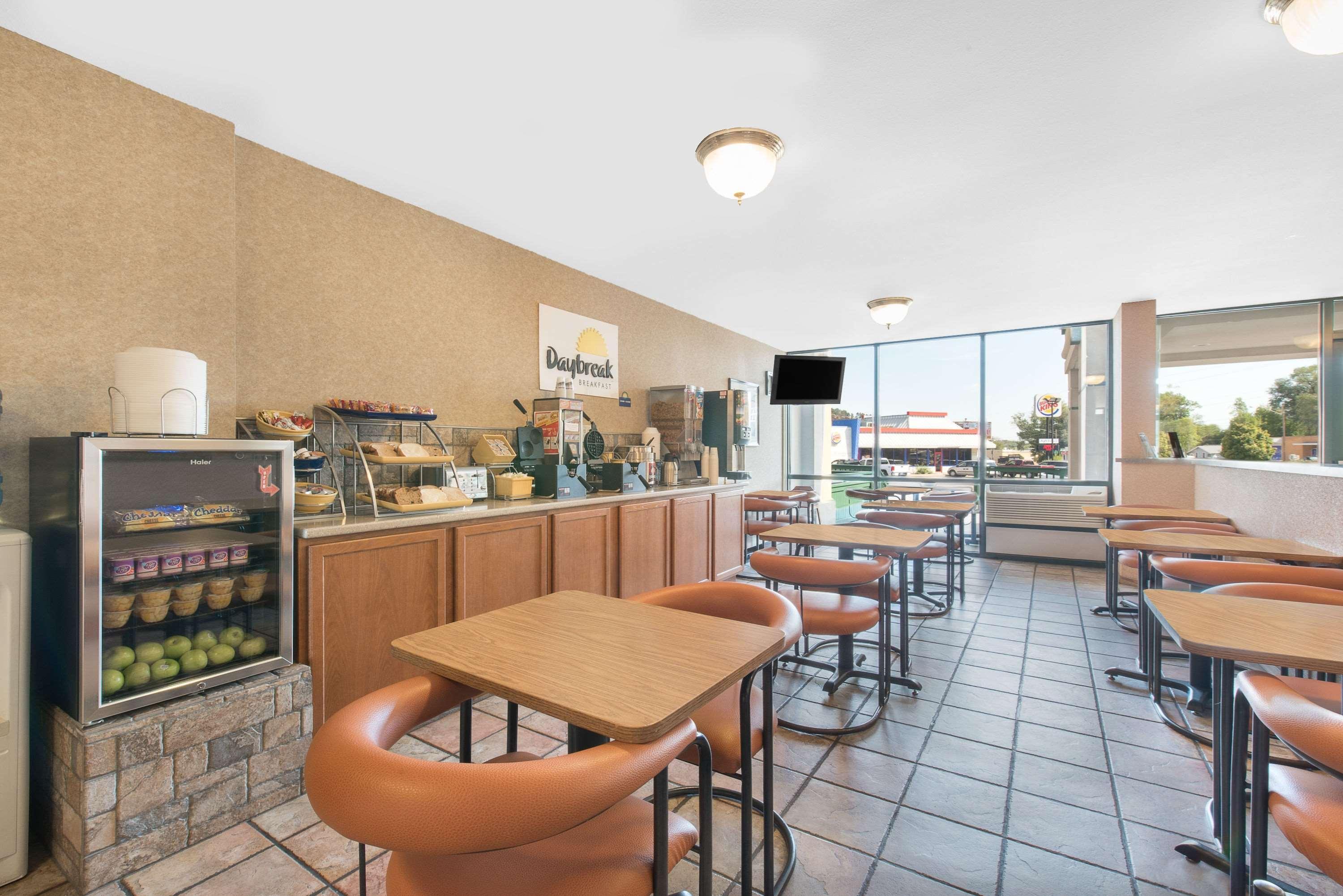 Days Inn By Wyndham West Рапид Сити Екстериор снимка