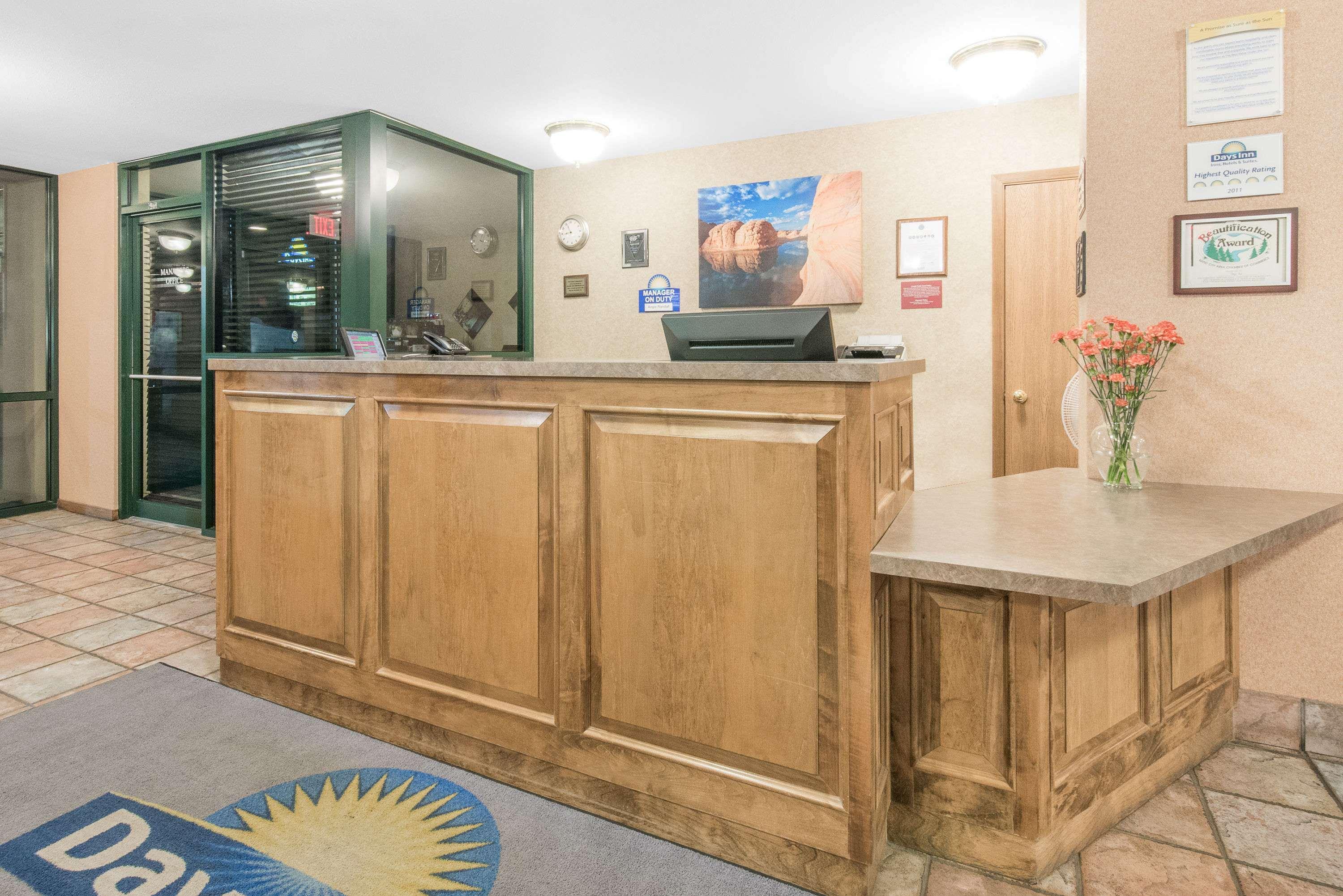 Days Inn By Wyndham West Рапид Сити Екстериор снимка