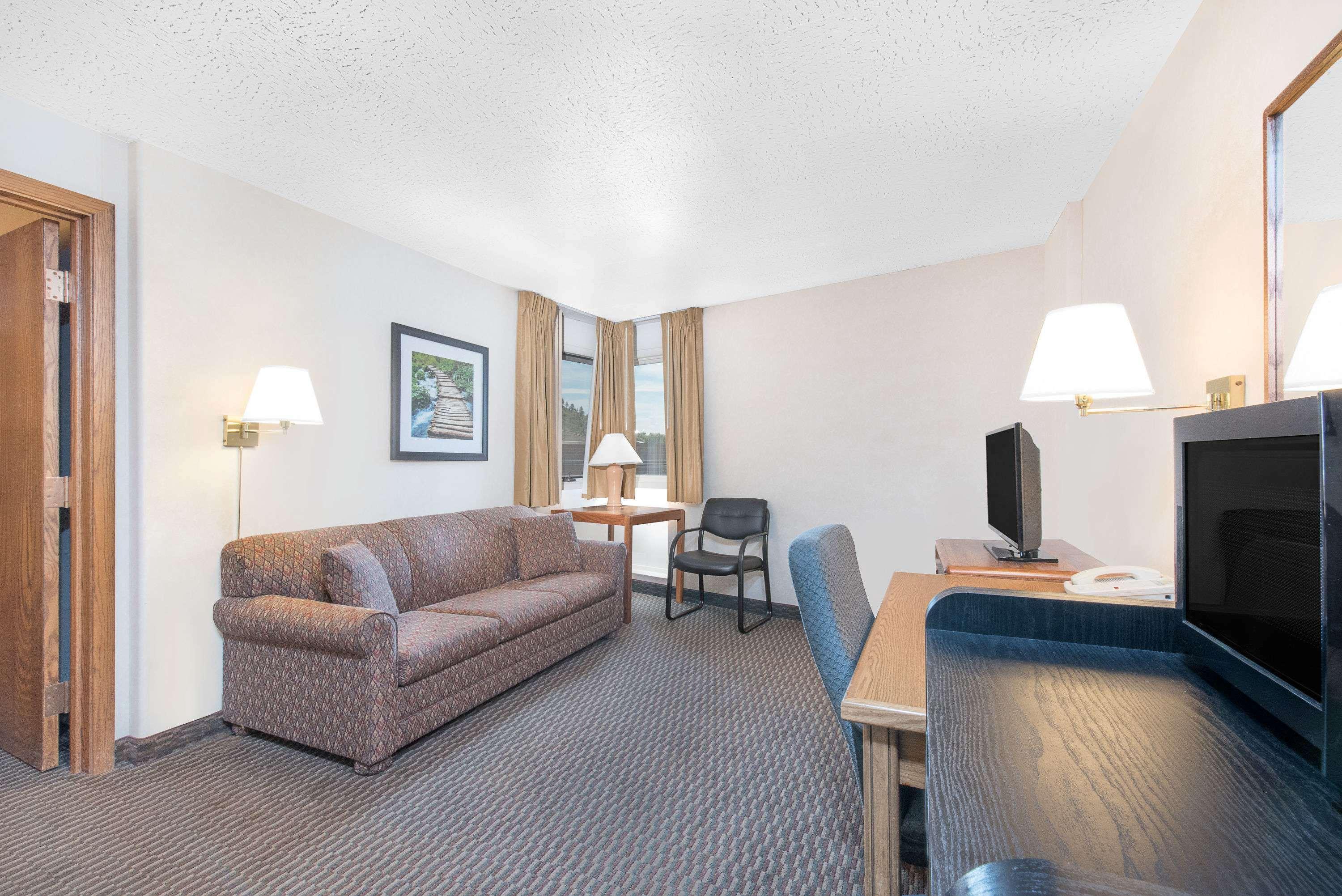 Days Inn By Wyndham West Рапид Сити Екстериор снимка