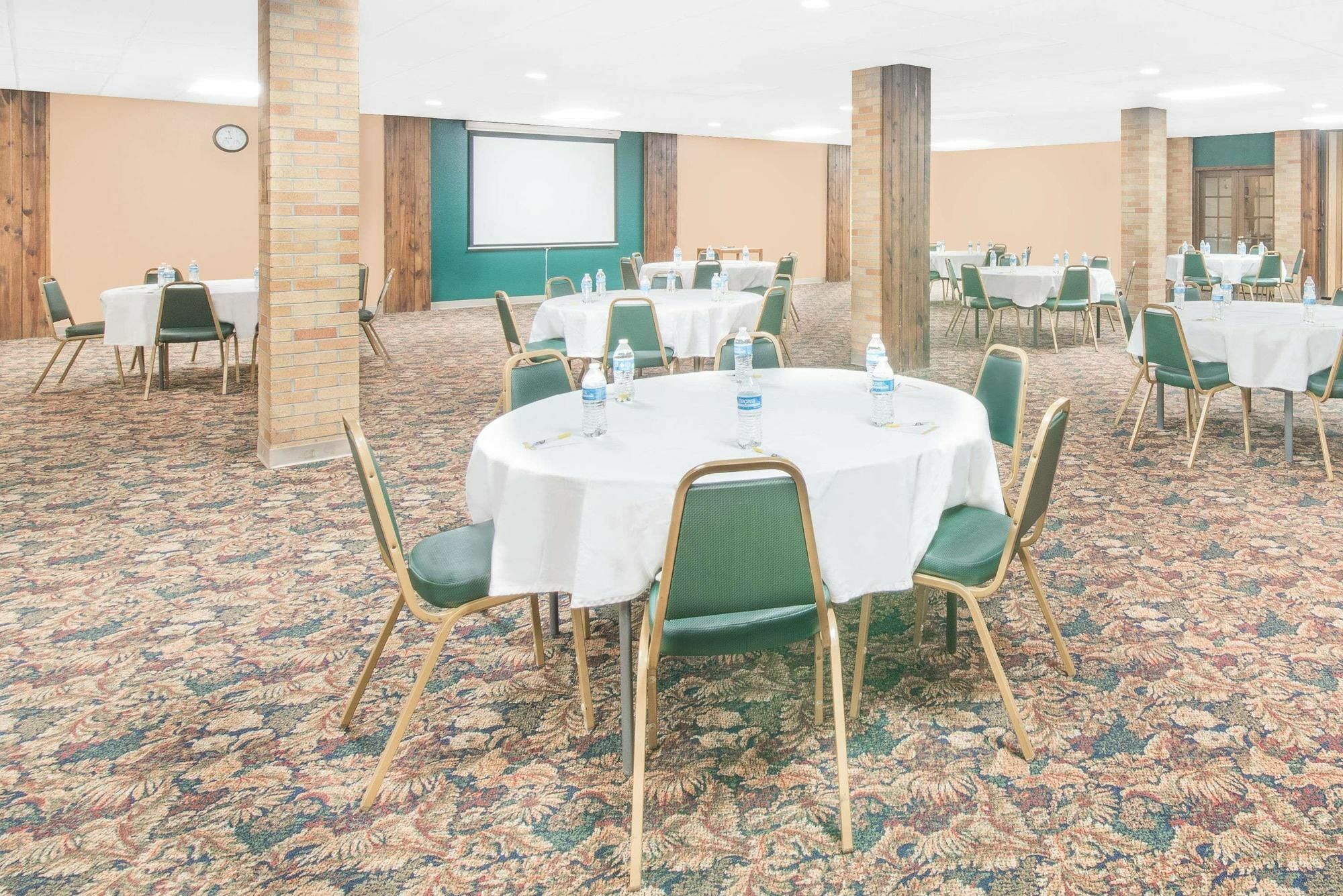 Days Inn By Wyndham West Рапид Сити Екстериор снимка